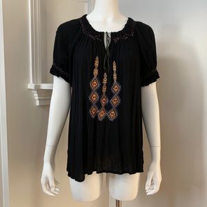 Beautiful Boho Boutique Embroidered Blouse